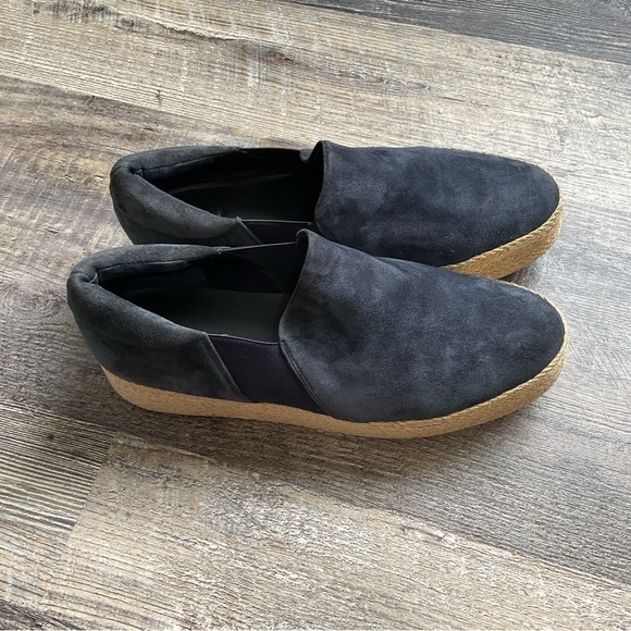 Vince Wilden Slip-On Sneaker Slip-on
Round toe Leather & fabric lining - Picture 3 of 10